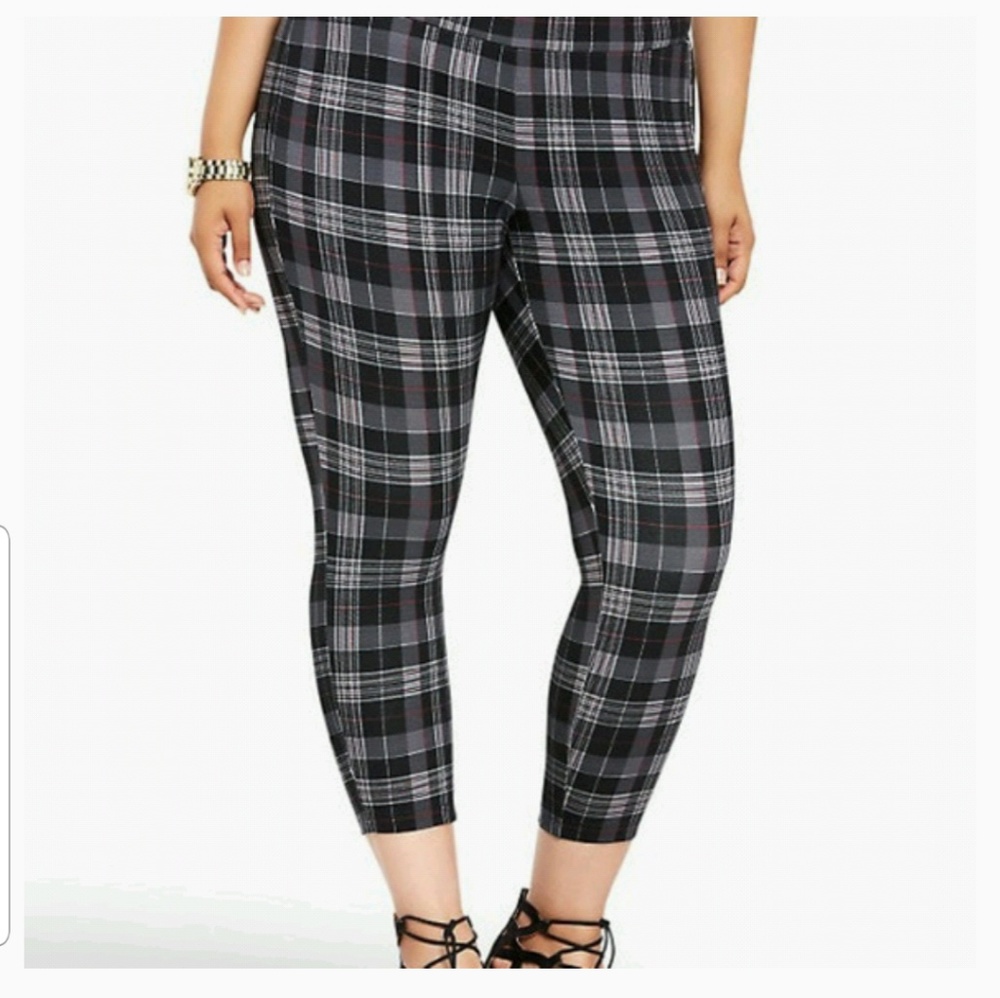 NWT Torrid Plaid Pixie Crop Pant